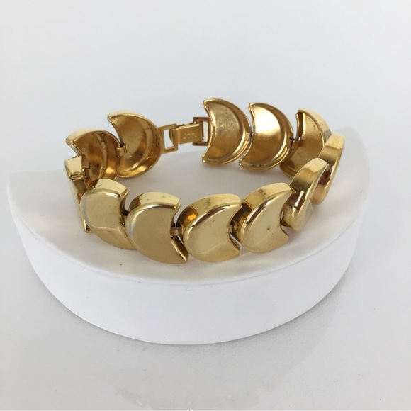 Vintage Signed Napier Bracelet Gold Half Moon Fish Scale Collectible Jewelry - Picture 2 of 12